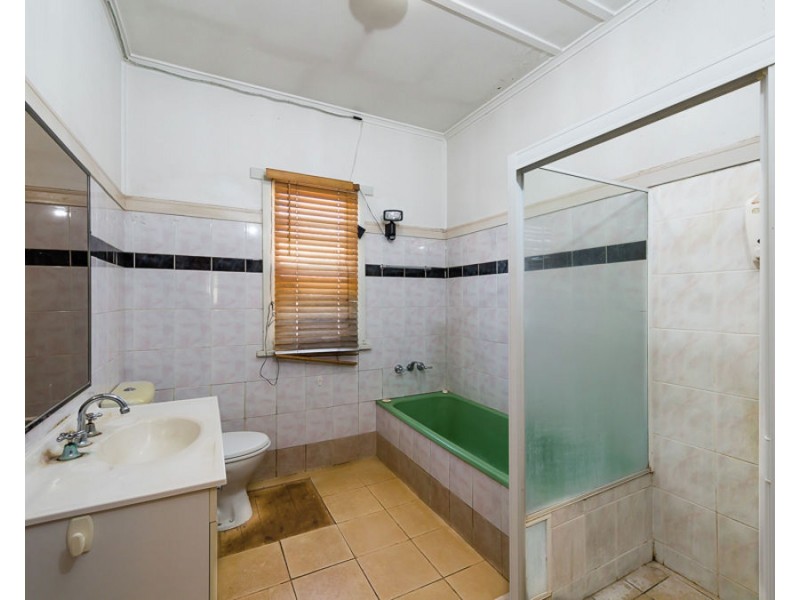 3 Derwak Street, Harristown QLD 4350