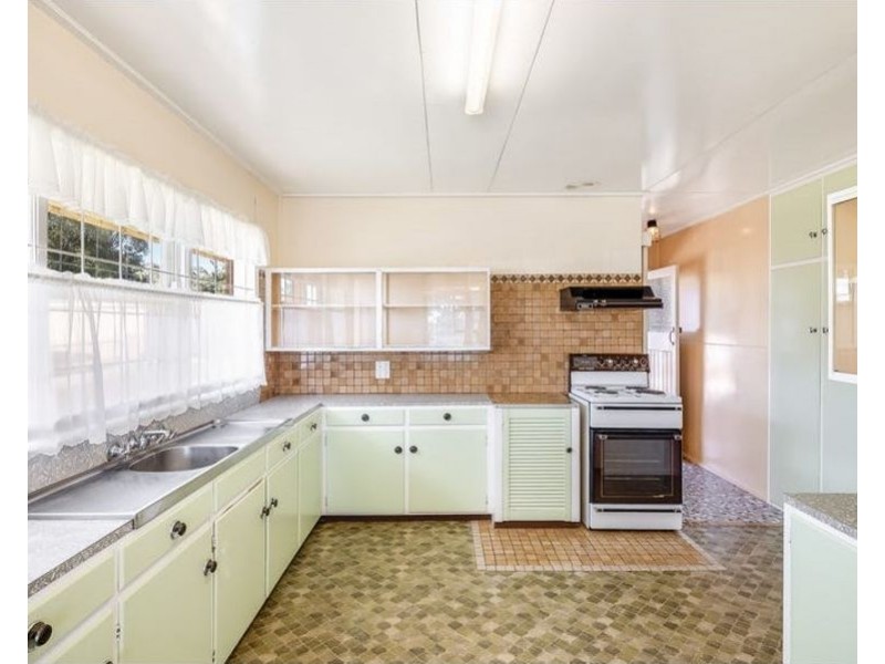 22 Hamilton Street, Newtown QLD 4350