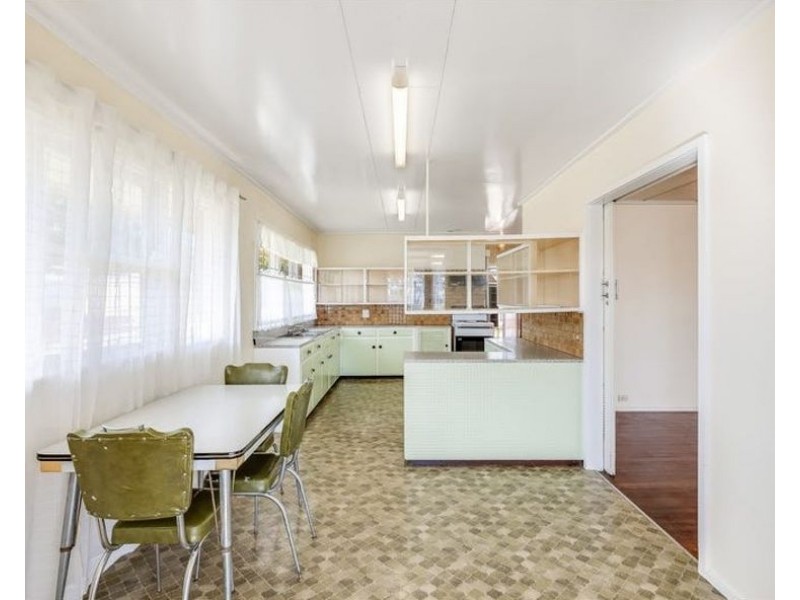 22 Hamilton Street, Newtown QLD 4350