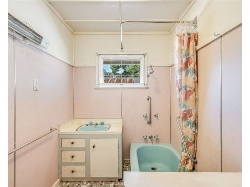 22 Hamilton Street, Newtown QLD 4350