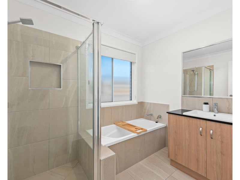 8 Staunton  Court, Drayton QLD 4350