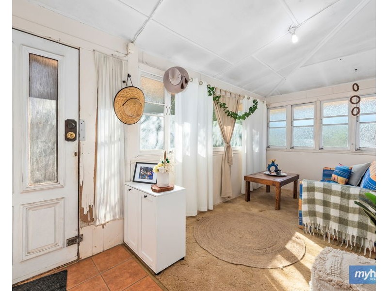 64 Geoffrey Street, Mount Lofty QLD 4350