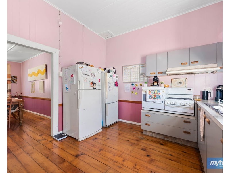 64 Geoffrey Street, Mount Lofty QLD 4350