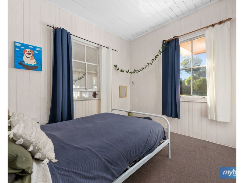 64 Geoffrey Street, Mount Lofty QLD 4350