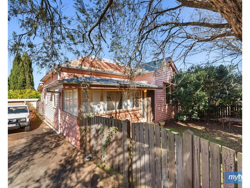 64 Geoffrey Street, Mount Lofty QLD 4350