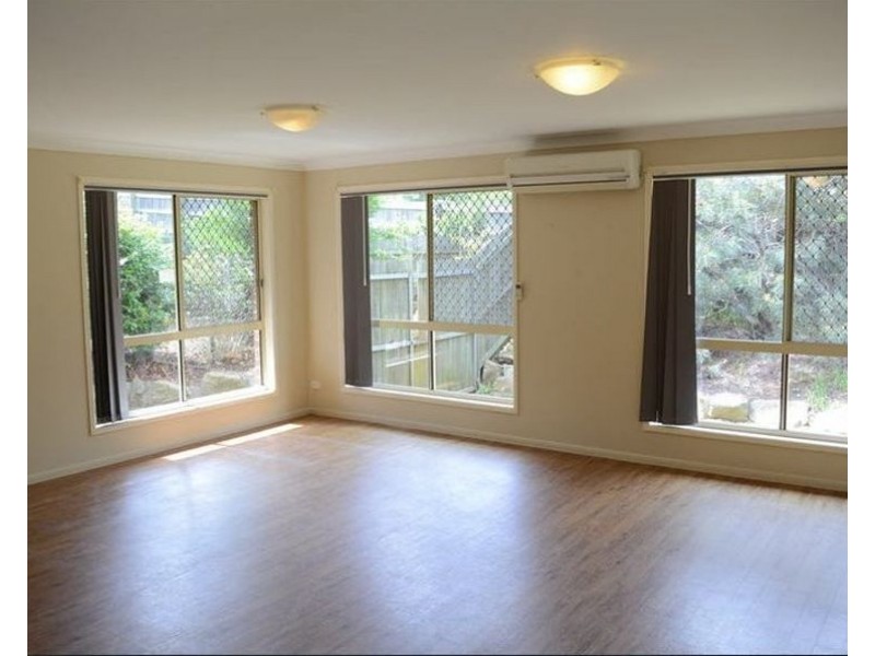 12 Dodson Crescent, Mount Kynoch QLD 4350