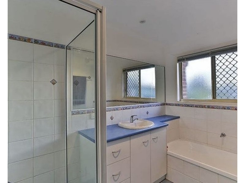 12 Dodson Crescent, Mount Kynoch QLD 4350