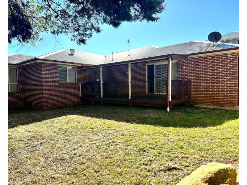 12 Dodson Crescent, Mount Kynoch QLD 4350