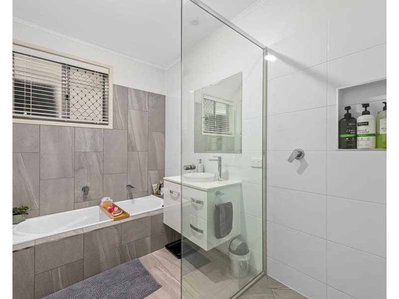 8 Trousdell Court, Rockville QLD 4350