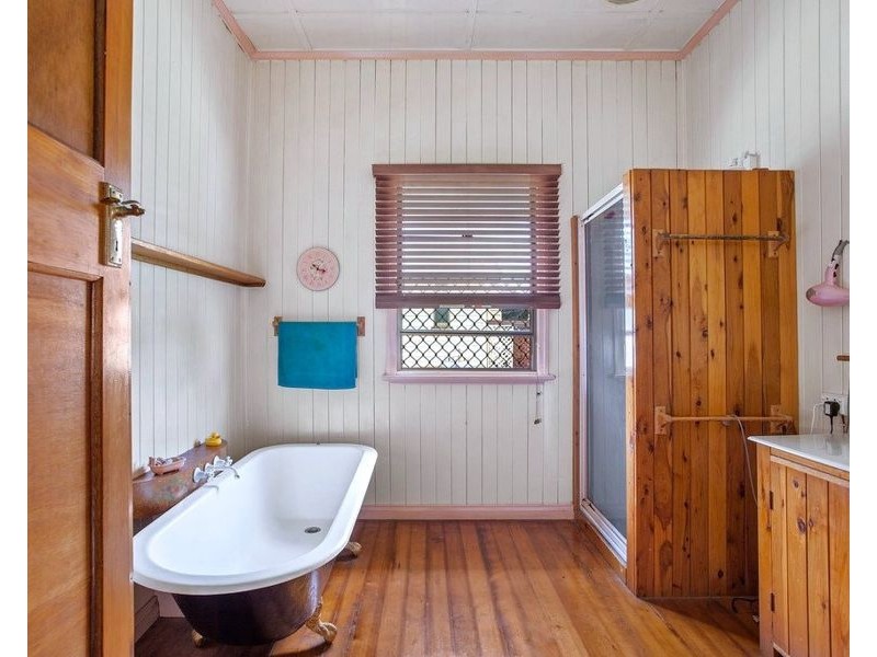 11 Edmund Street, Newtown QLD 4350