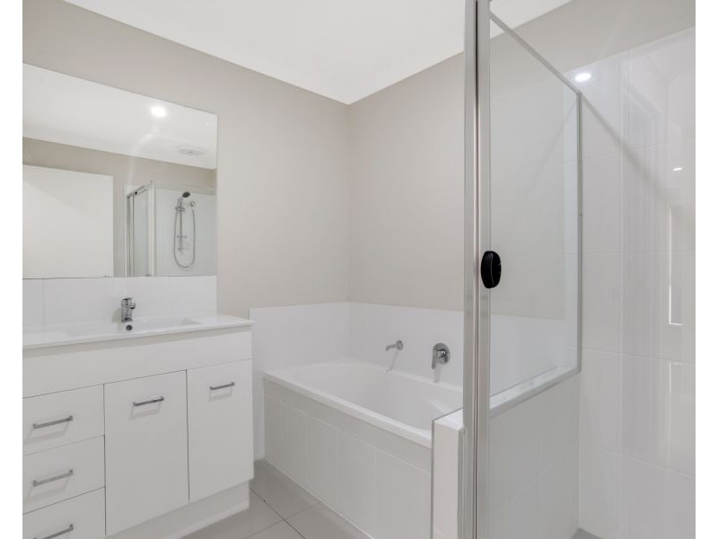 27 Myrtleford Crescent, Cambooya QLD 4358