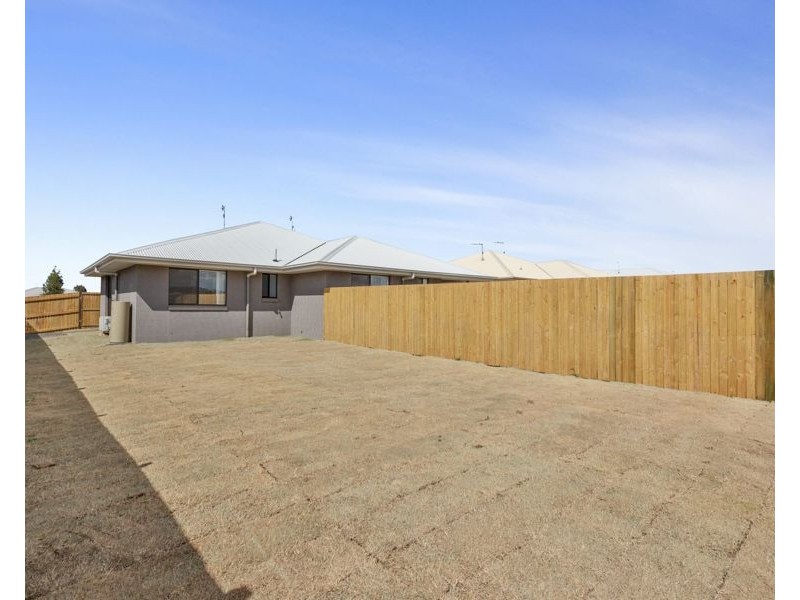 27 Myrtleford Crescent, Cambooya QLD 4358