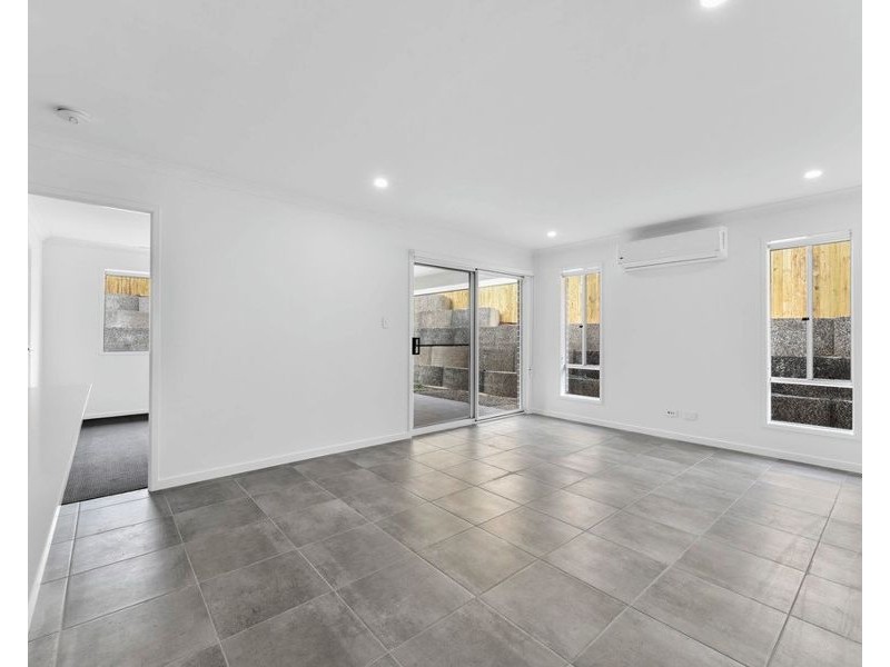 2/18 Ena Street, Cotswold Hills QLD 4350