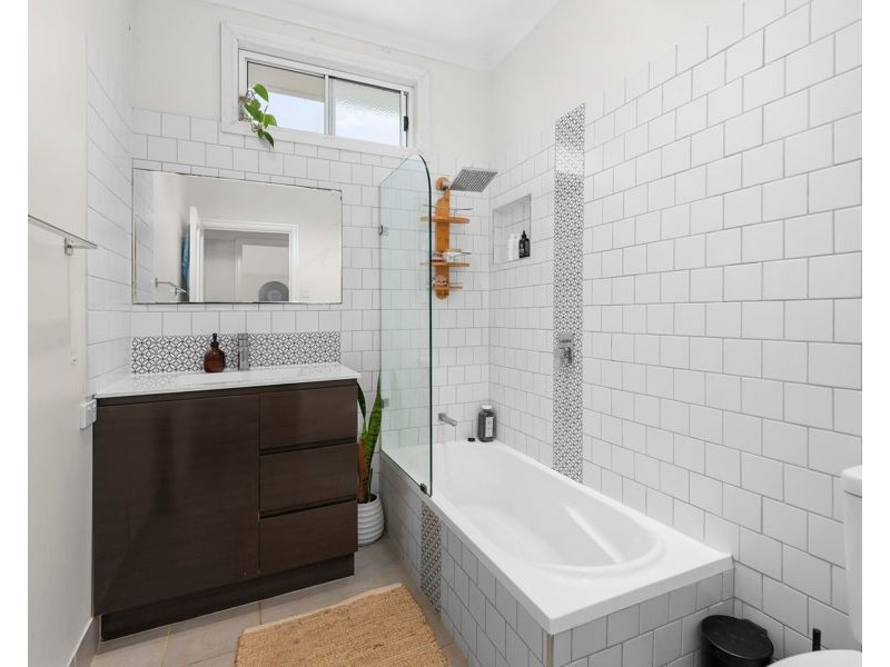 28 Llewellyn Street, Centenary Heights QLD 4350