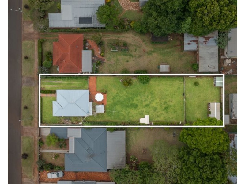 28 Llewellyn Street, Centenary Heights QLD 4350