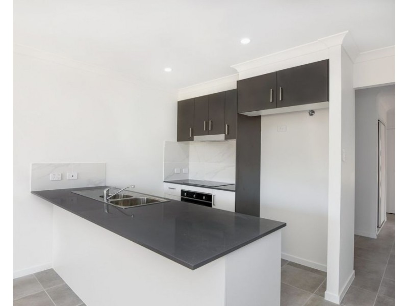 2/5 Shelby Street, Glenvale QLD 4350