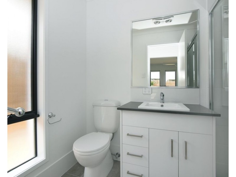 2/5 Shelby Street, Glenvale QLD 4350