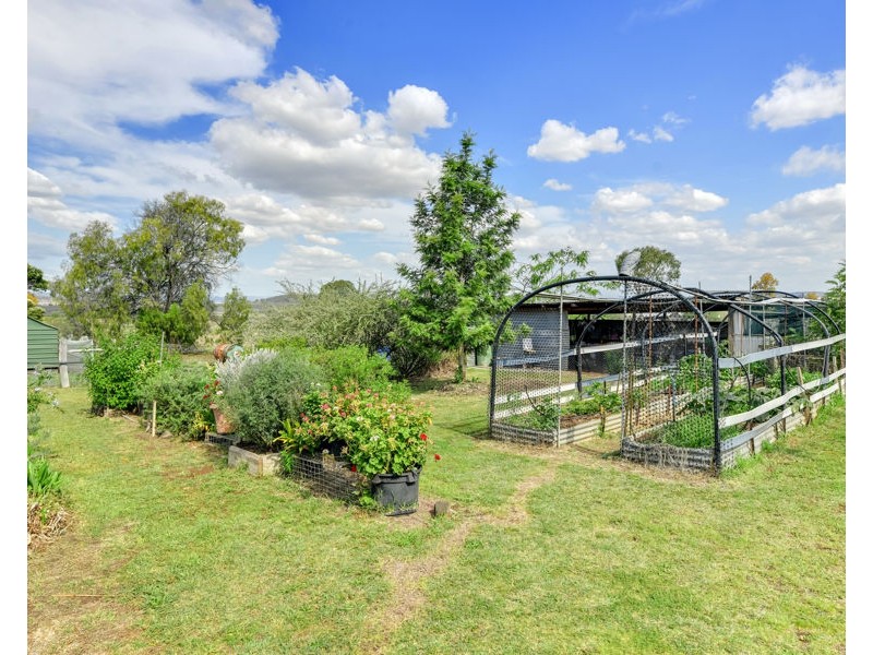 34 Sparksman Road, Mount Marshall QLD 4362