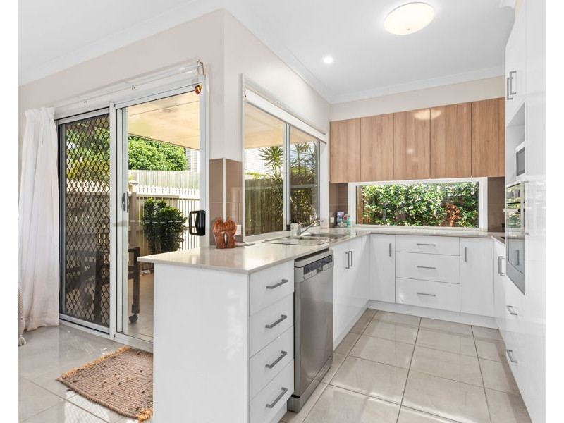 1/5A Hughes Street, Centenary Heights QLD 4350