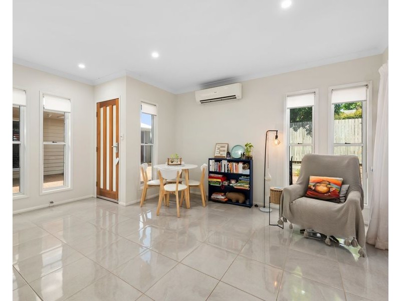 1/5A Hughes Street, Centenary Heights QLD 4350