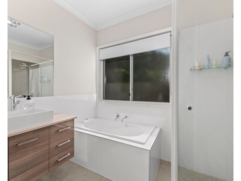 1/5A Hughes Street, Centenary Heights QLD 4350