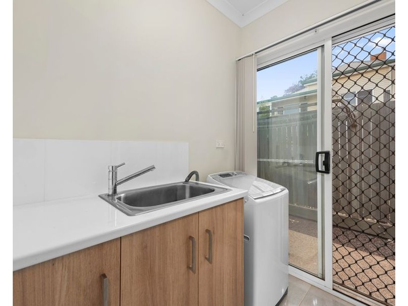1/5A Hughes Street, Centenary Heights QLD 4350