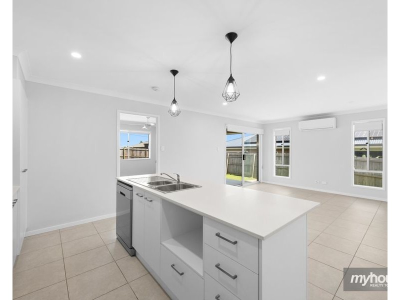 2/10 Trevatt Street, Westbrook QLD 4350