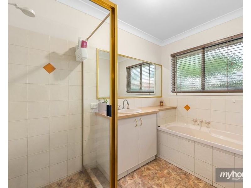 8 Bushnell Court, Rockville QLD 4350