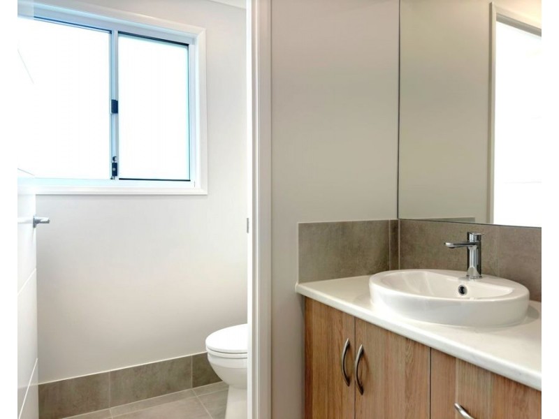 2/100 Polzin Road, Highfields QLD 4352