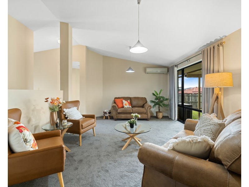 24 Willowburn Drive, Rockville QLD 4350