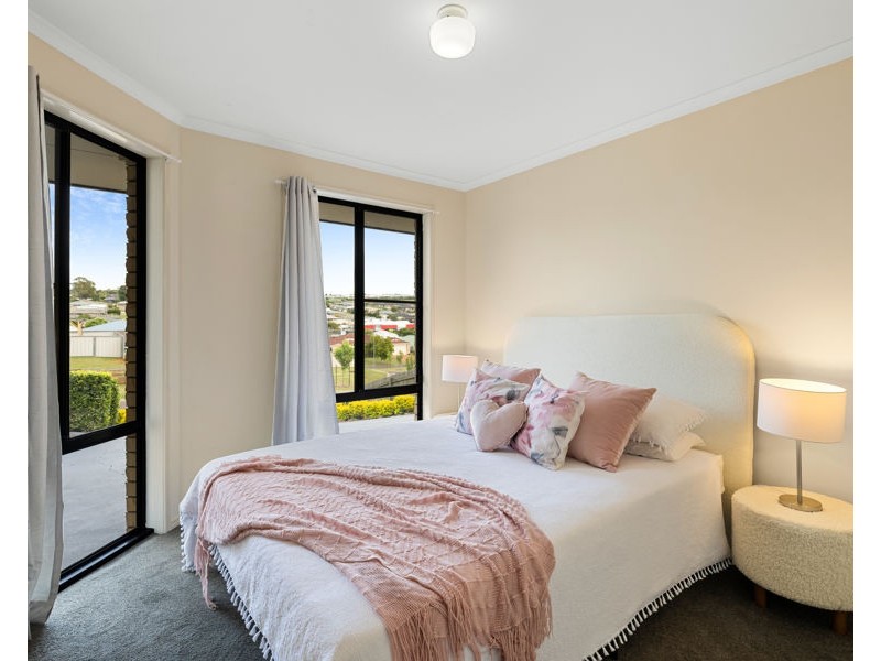 24 Willowburn Drive, Rockville QLD 4350