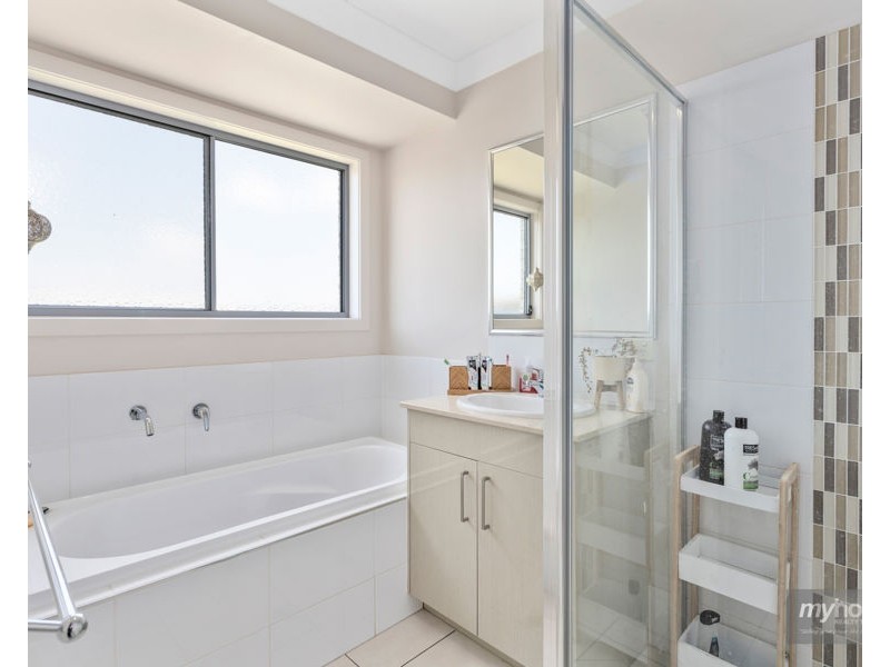 11A Cassidy Terrace, Mount Kynoch QLD 4350