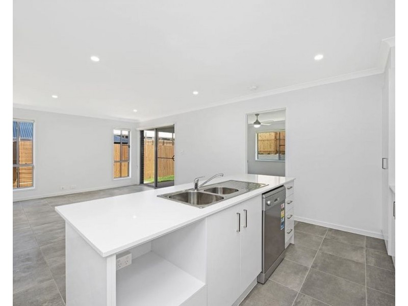 2/10 Shelby Street, Glenvale QLD 4350