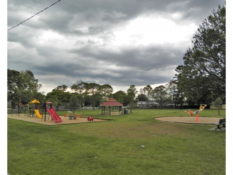 22 Fourth Avenue, Harristown QLD 4350