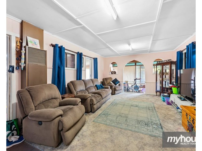 2 Kirklees Street, Newtown QLD 4350
