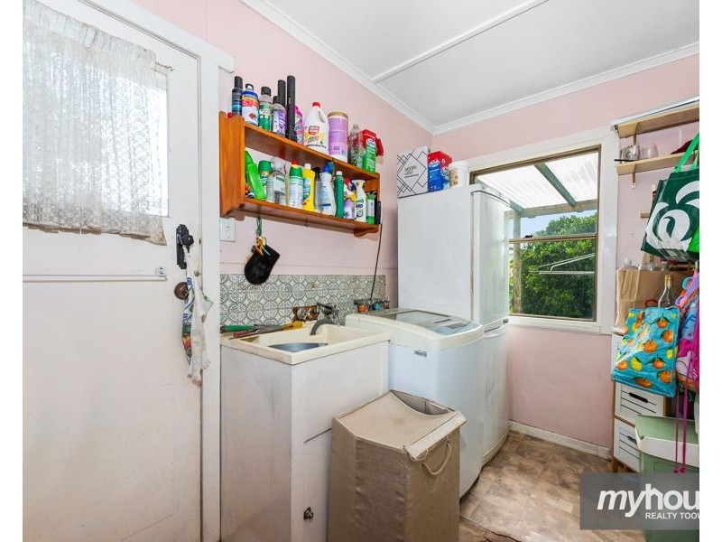 2 Kirklees Street, Newtown QLD 4350