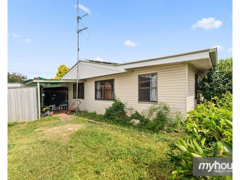 2 Kirklees Street, Newtown QLD 4350