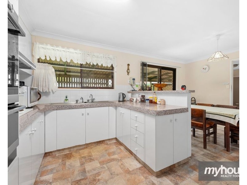 22 Hinkler Crescent, Wilsonton QLD 4350