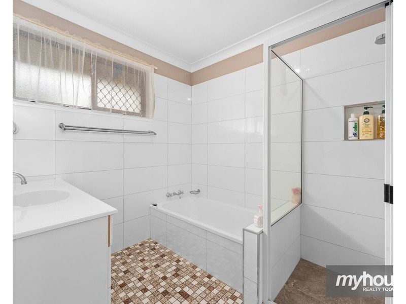 22 Hinkler Crescent, Wilsonton QLD 4350