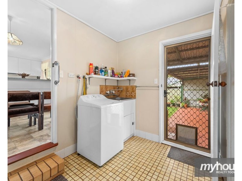 22 Hinkler Crescent, Wilsonton QLD 4350