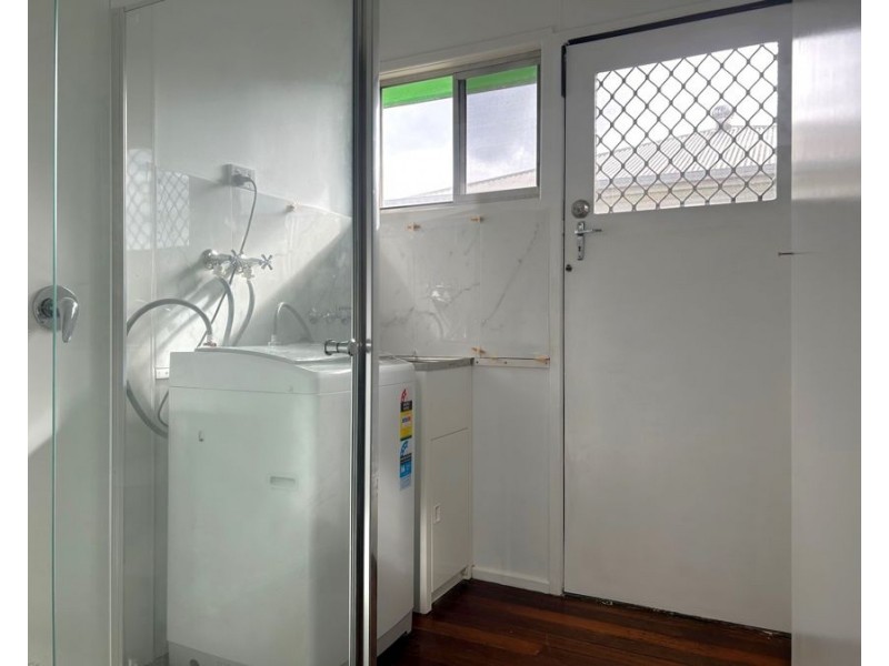 Room 3/8 Ranfurly Street, Newtown QLD 4350