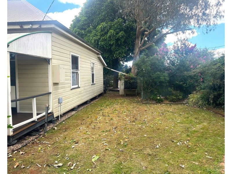 125 Stuart Street, Mount Lofty QLD 4350