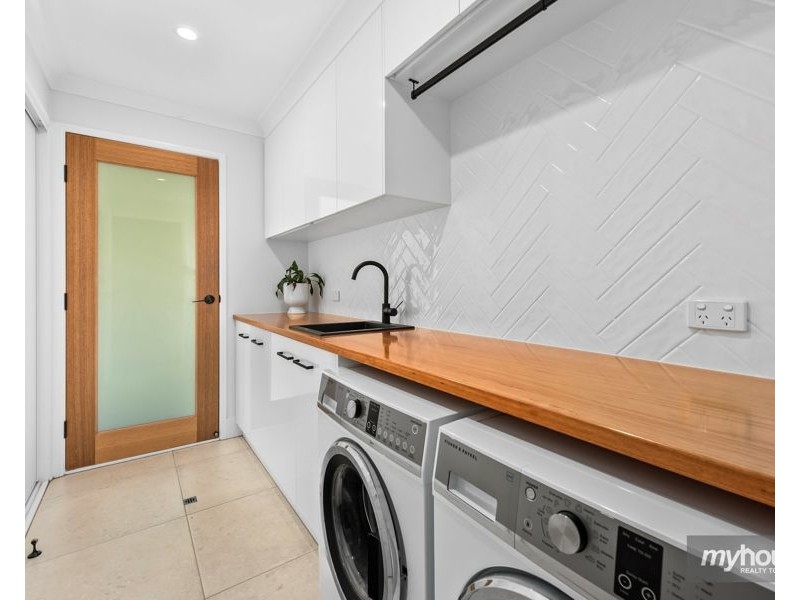 18 Stewart Street, Withcott QLD 4352