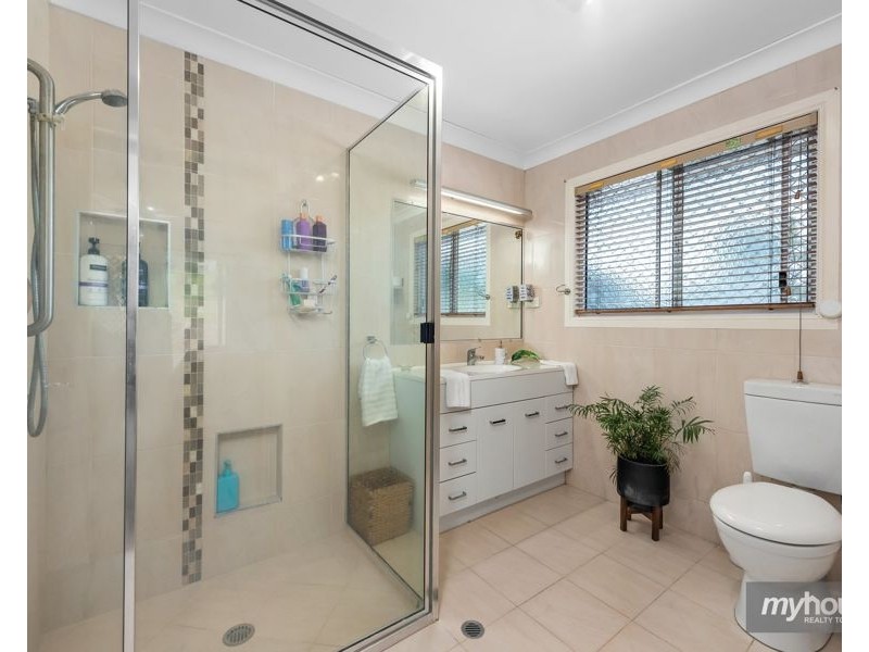 9 Sylvan Court, Glenvale QLD 4350