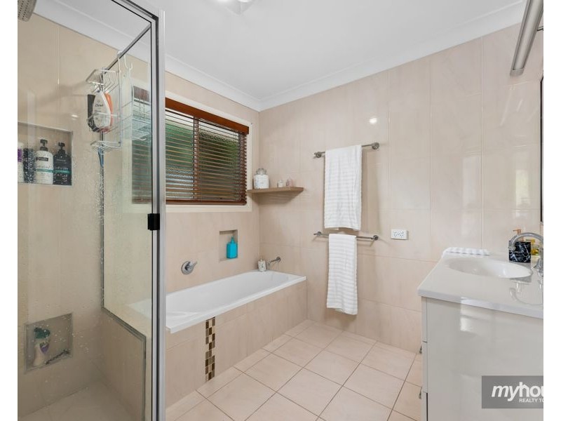 9 Sylvan Court, Glenvale QLD 4350