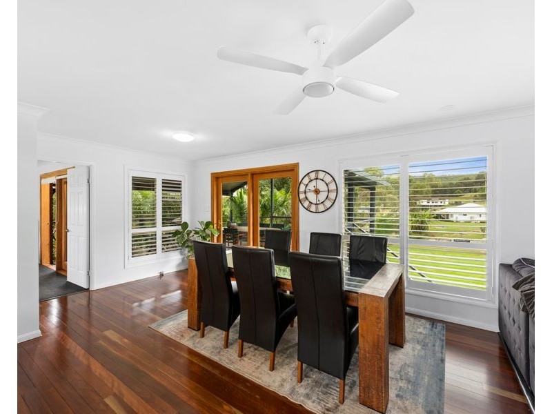 17 Debra Street, Withcott QLD 4352