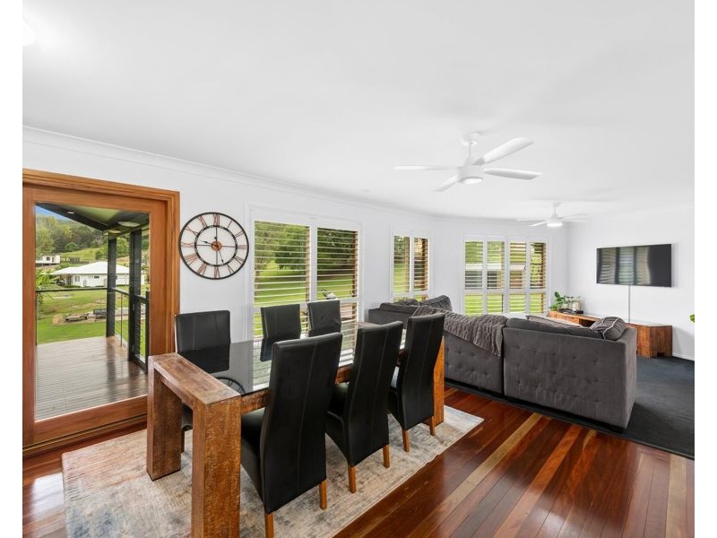 17 Debra Street, Withcott QLD 4352