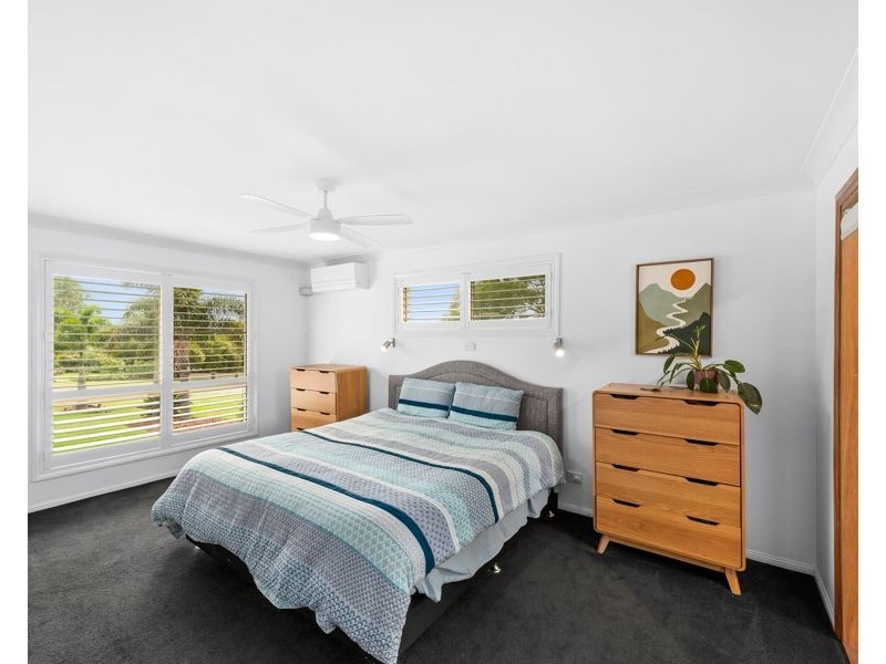17 Debra Street, Withcott QLD 4352