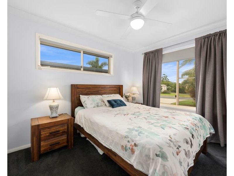 17 Debra Street, Withcott QLD 4352