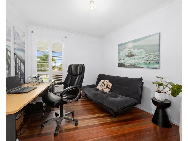 17 Debra Street, Withcott QLD 4352